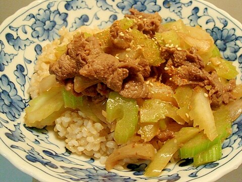 セロリ牛丼　味噌風味